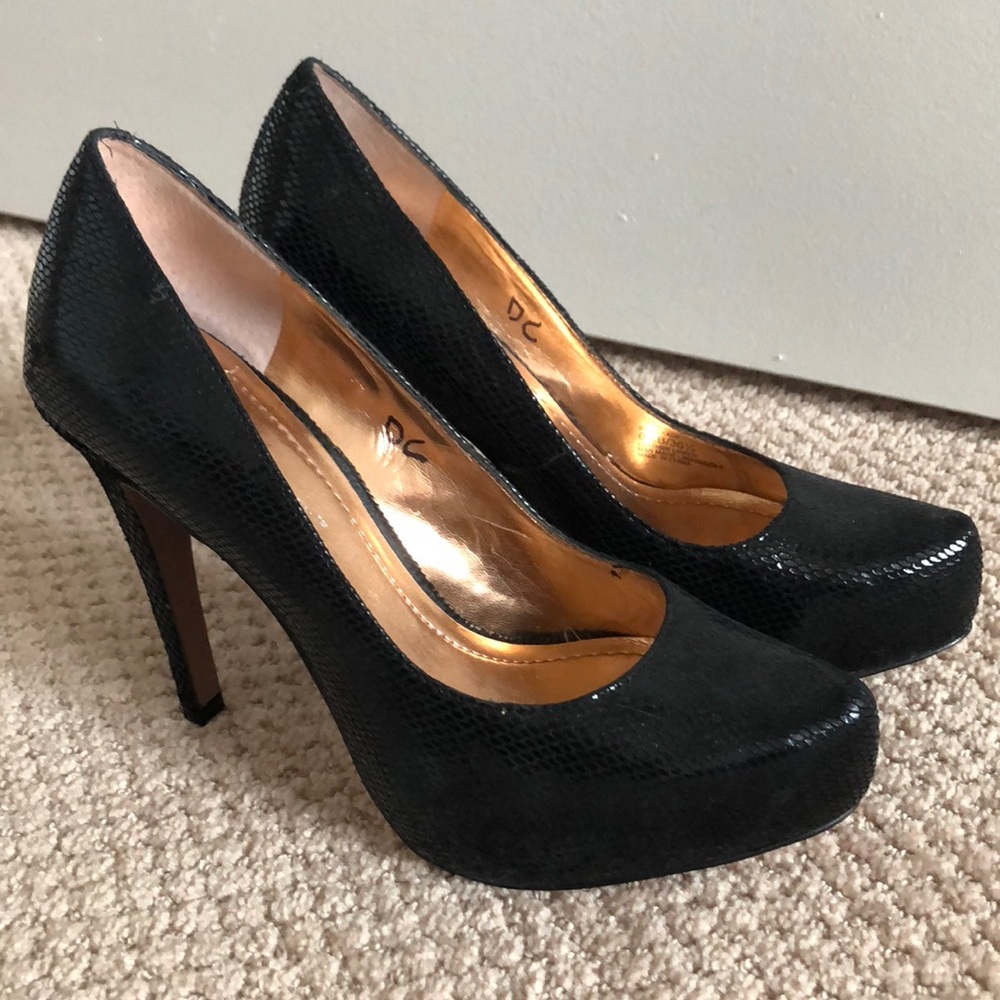 Black BCBG pumps